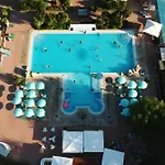 Hotiday Marina فندق