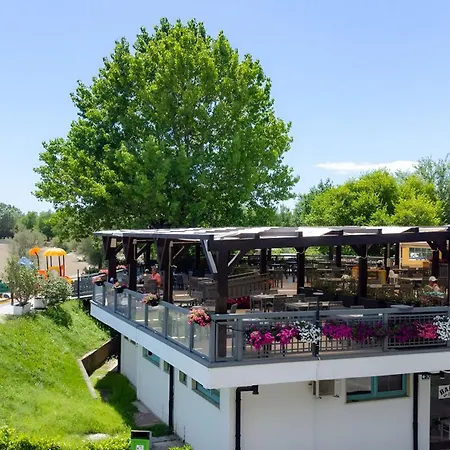 Hotiday Marina Градо